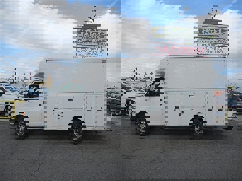 Used 2016 Chevrolet Express 3500 RWD image 4