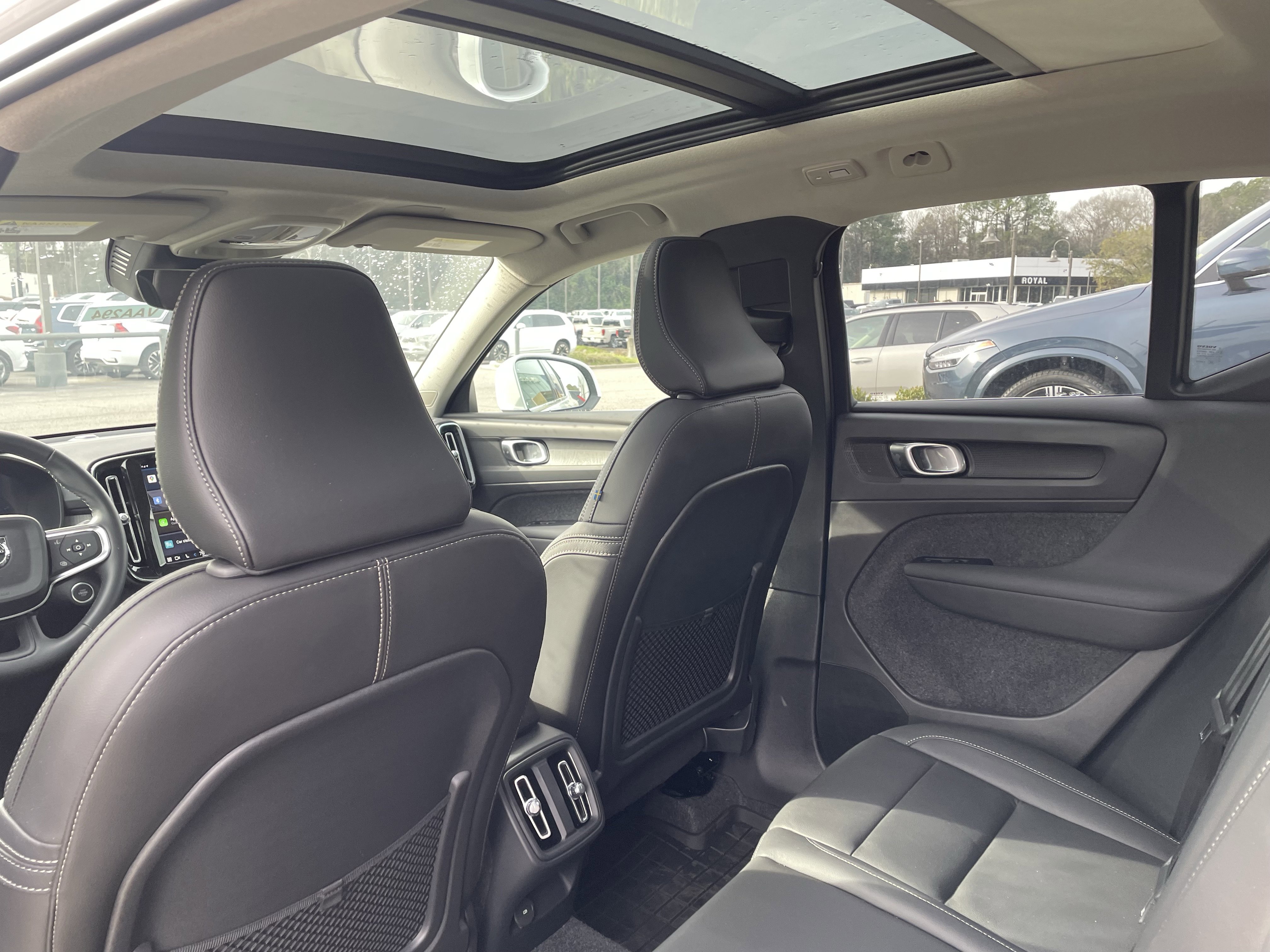 New 2025 Volvo XC40 B5 Core w/ Protection Package Premier image 13