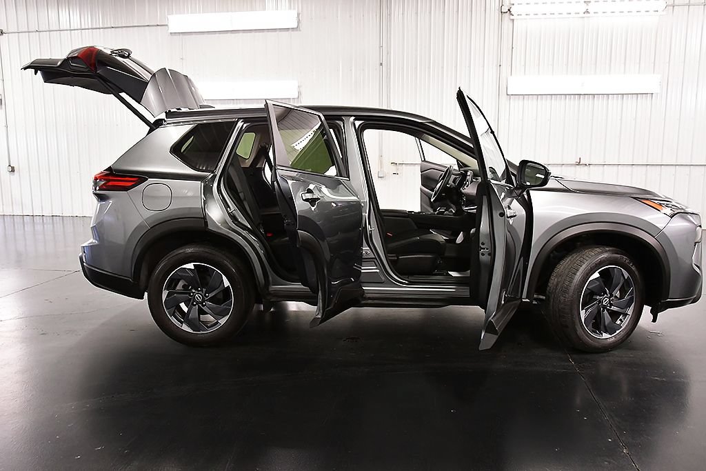 Used 2024 Nissan Rogue SV AWD/4WD image 30