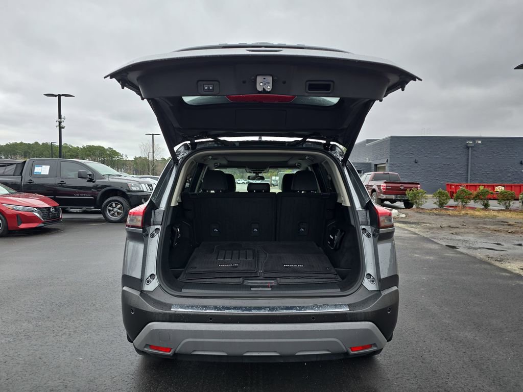 Used 2023 Nissan Rogue SV w/ SV Premium B Package image 16