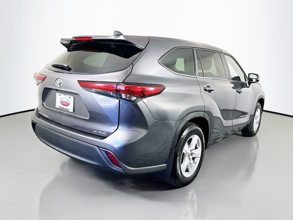 Used 2023 Toyota Highlander LE image 5