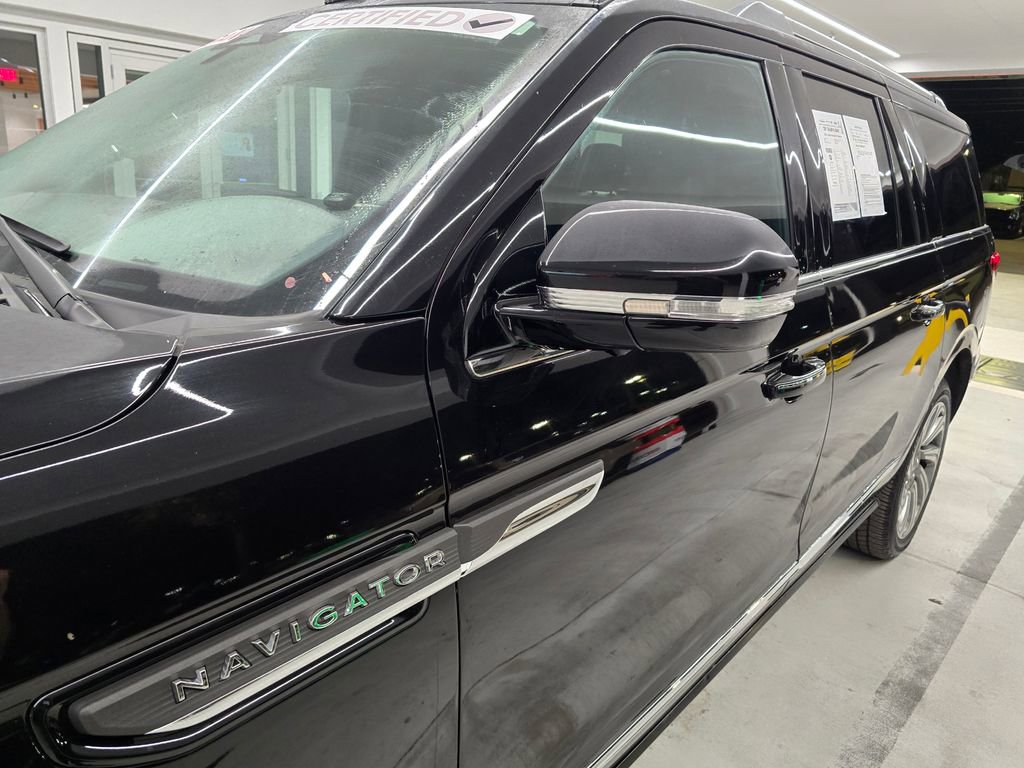Used 2023 Lincoln Navigator L Reserve RWD image 11