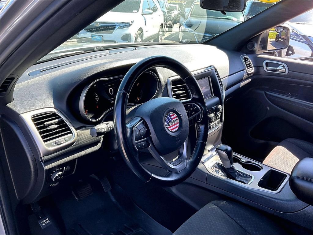 Used 2021 Jeep Grand Cherokee Laredo AWD/4WD image 8