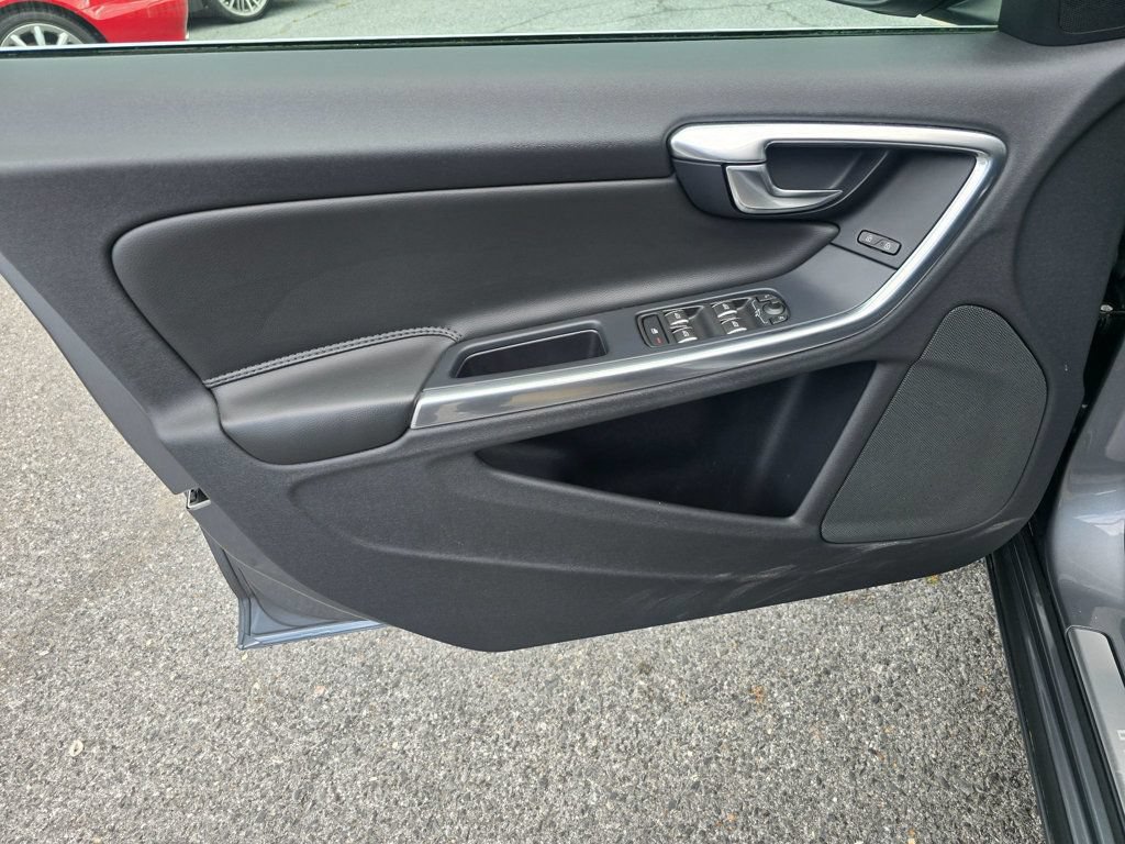 Used 2018 Volvo S60 T5 Inscription Platinum w/ Climate Package FWD image 10
