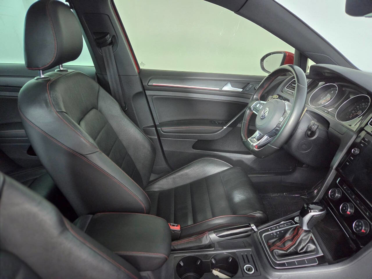 Used 2020 Volkswagen GTI SE FWD image 28