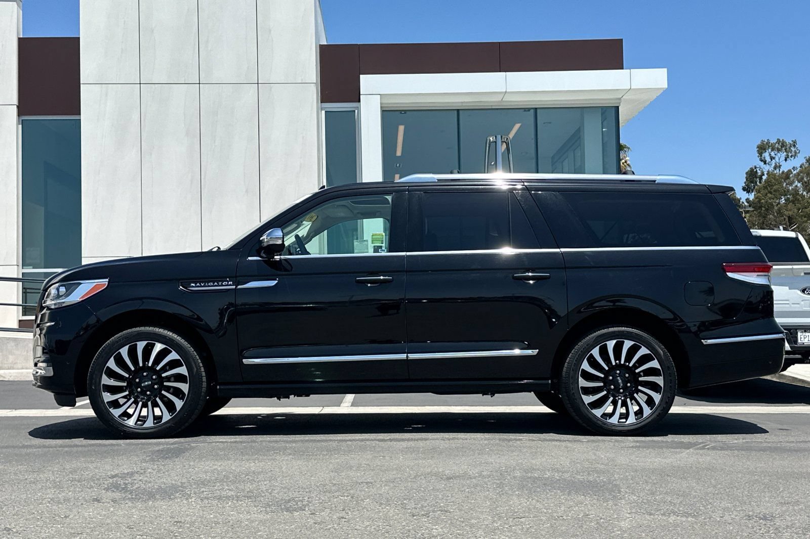 Certified 2023 Lincoln Navigator L Black Label AWD/4WD image 6