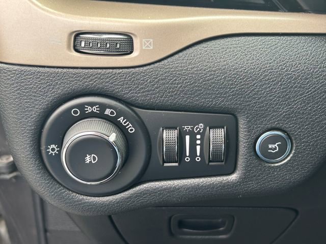 Used 2014 Jeep Cherokee Limited w/ Technology Group AWD/4WD image 24