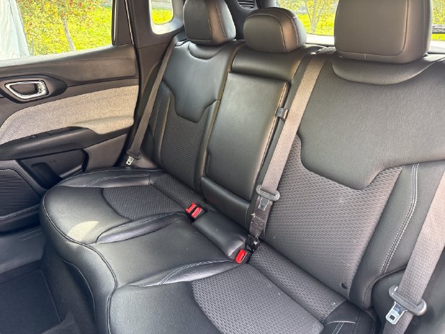 Used 2024 Jeep Compass Latitude AWD/4WD image 19