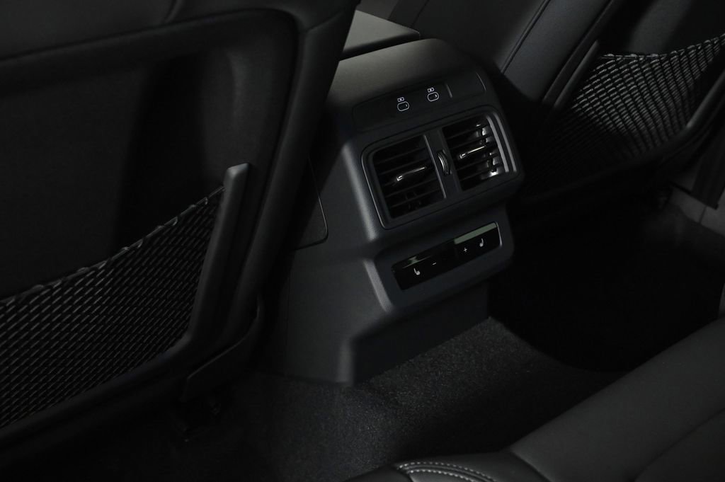 New 2025 Audi Q5 Prestige image 17