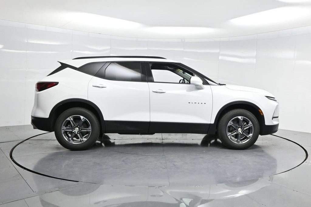 New 2025 Chevrolet Blazer LT w/ Convenience Package FWD image 47