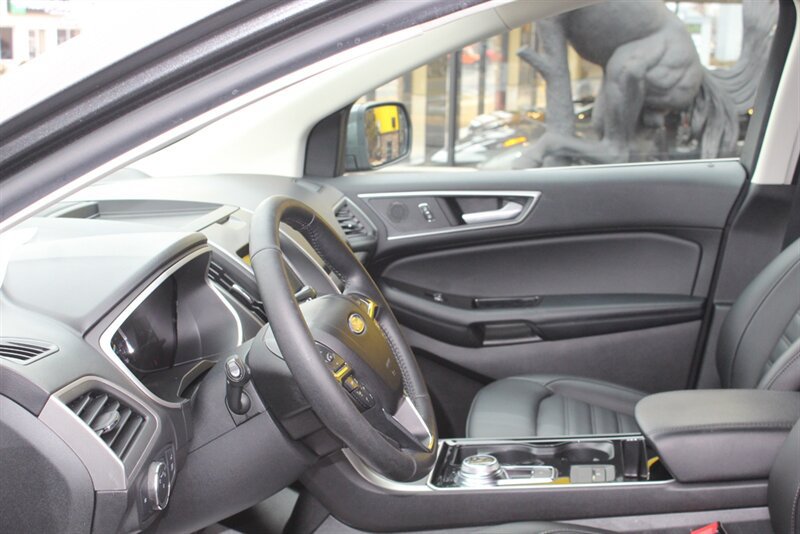 Used 2020 Ford Edge SEL w/ Convenience Package AWD/4WD image 17