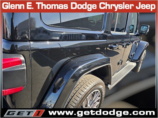 Used 2023 Jeep Wrangler Sahara image 12