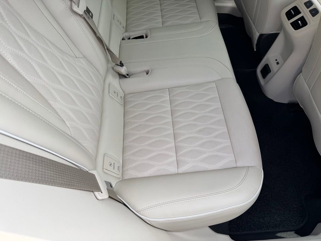 Used 2022 Buick Envision Avenir w/ Technology Package II FWD image 19