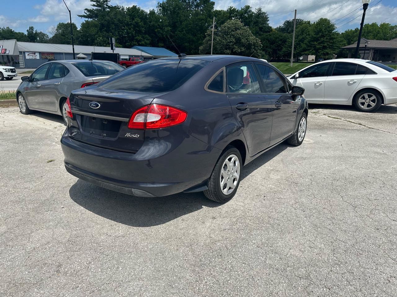 Used 2012 Ford Fiesta SE FWD image 4
