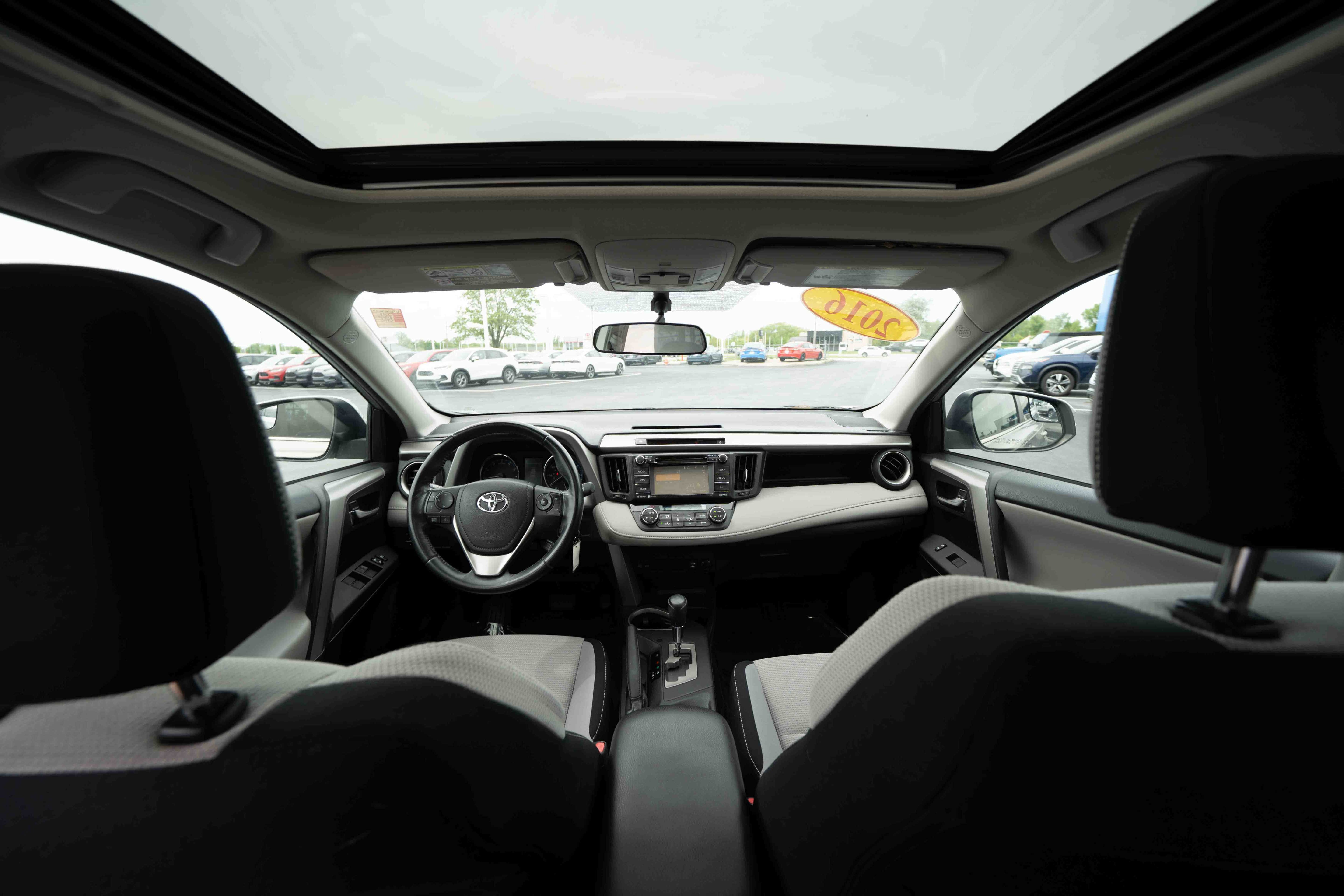 Used 2016 Toyota RAV4 XLE AWD/4WD image 19