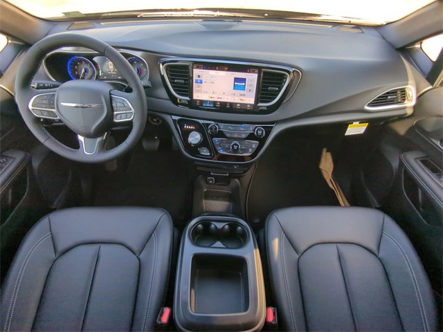 New 2026 Chrysler Voyager LX image 18