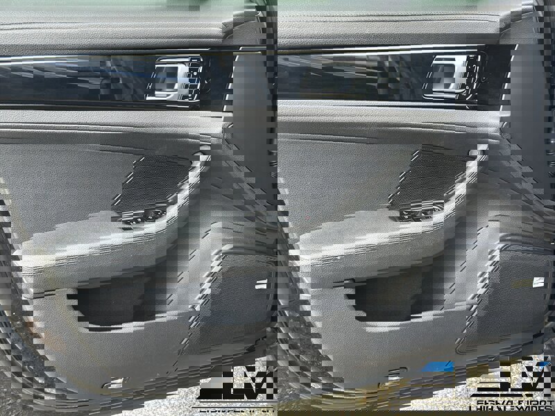 Used 2017 Porsche Panamera 4 AWD/4WD image 9