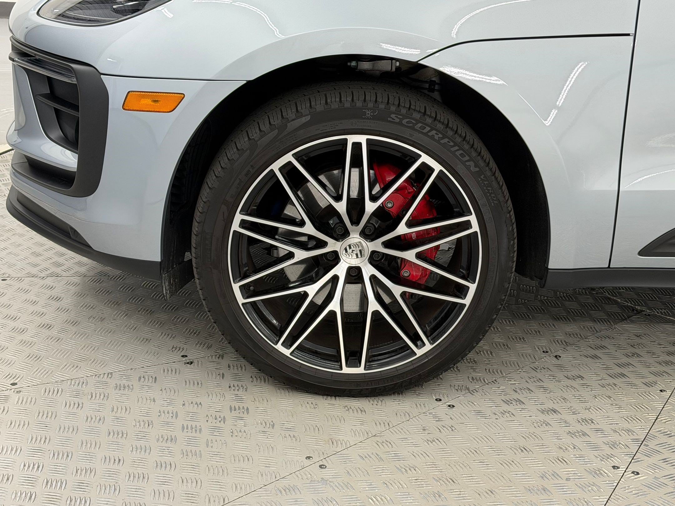 Certified 2024 Porsche Macan S AWD/4WD image 13