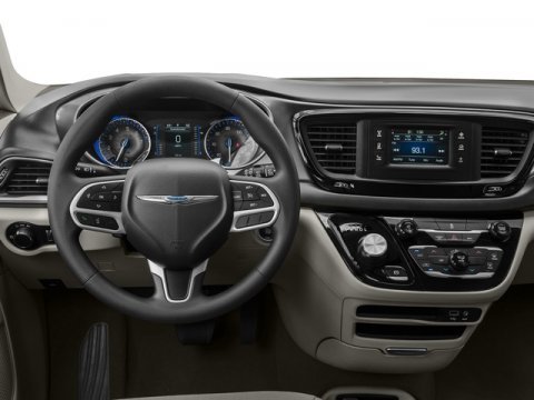 Used 2017 Chrysler Pacifica Touring image 10
