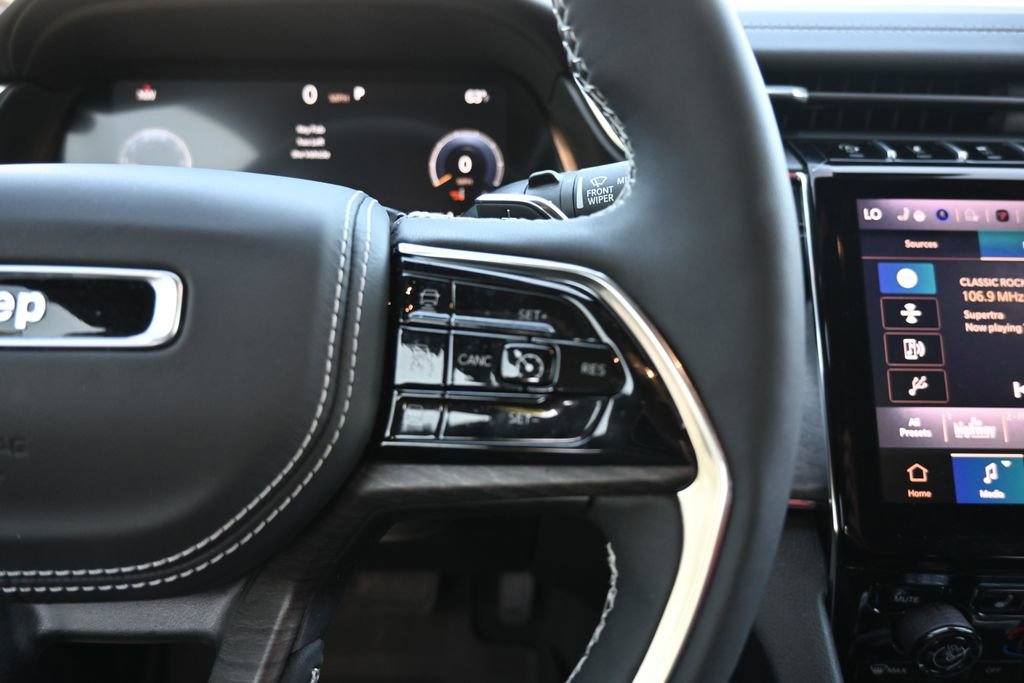 Used 2025 Jeep Grand Cherokee Overland w/ Luxury Tech Group IV image 7