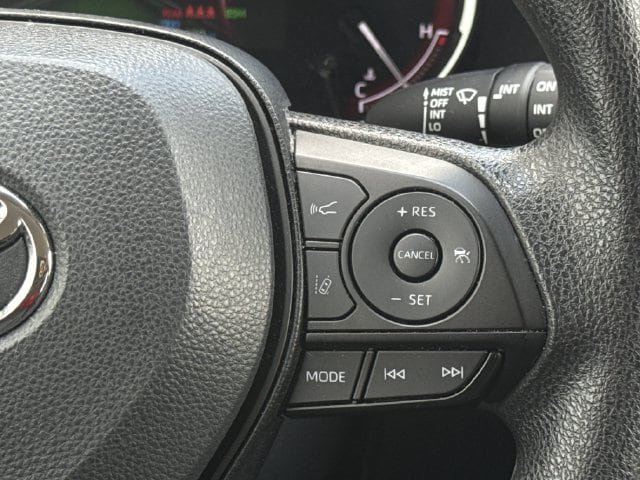 Used 2025 Toyota RAV4 XLE FWD image 15