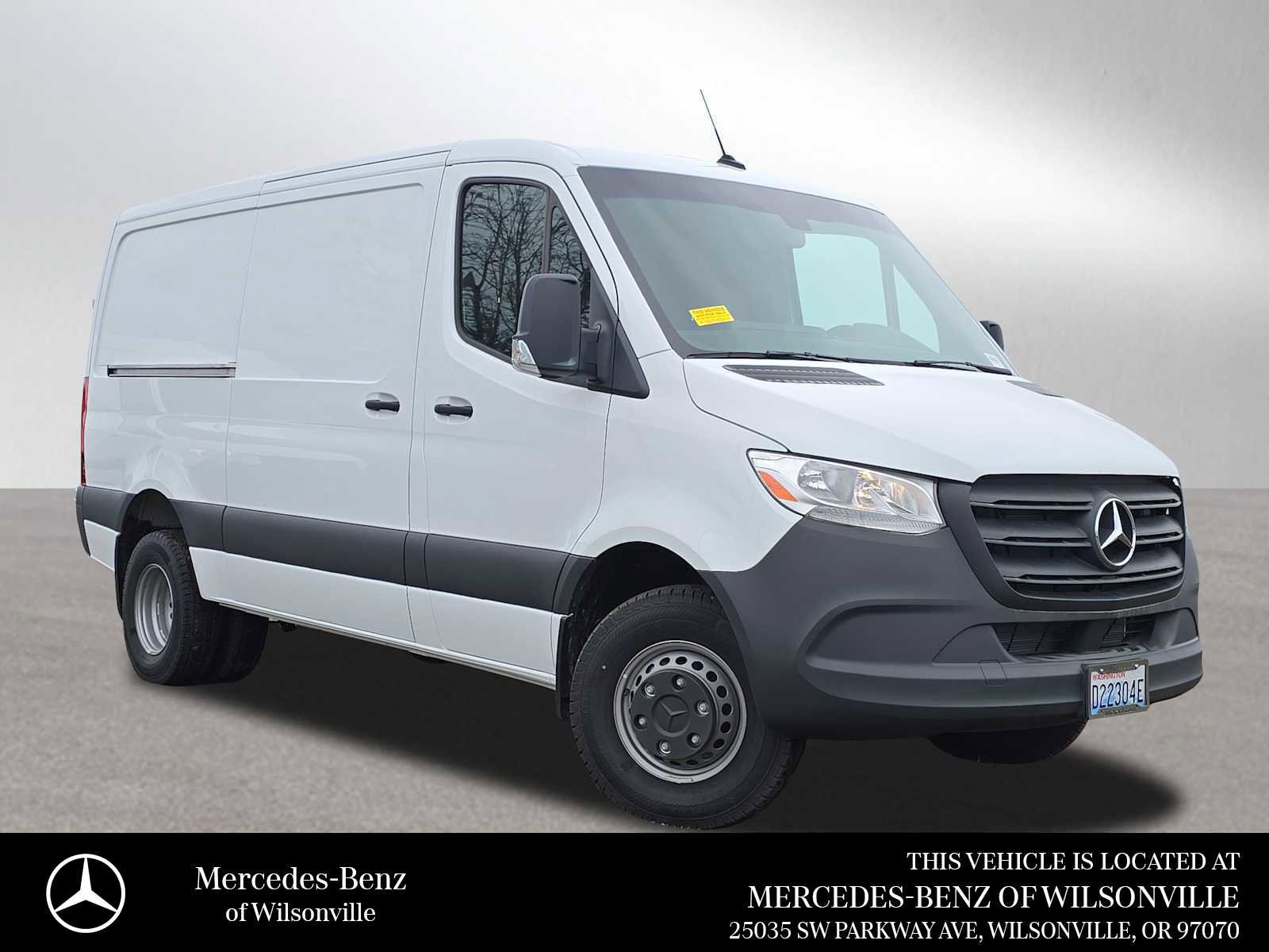 Used 2024 Mercedes-Benz Sprinter 4500 image 1