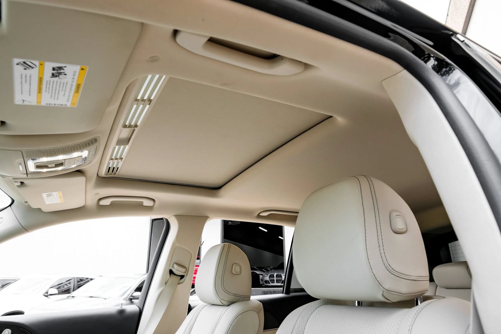 Used 2021 Mercedes-Benz GLE 350 w/ Premium Package image 4