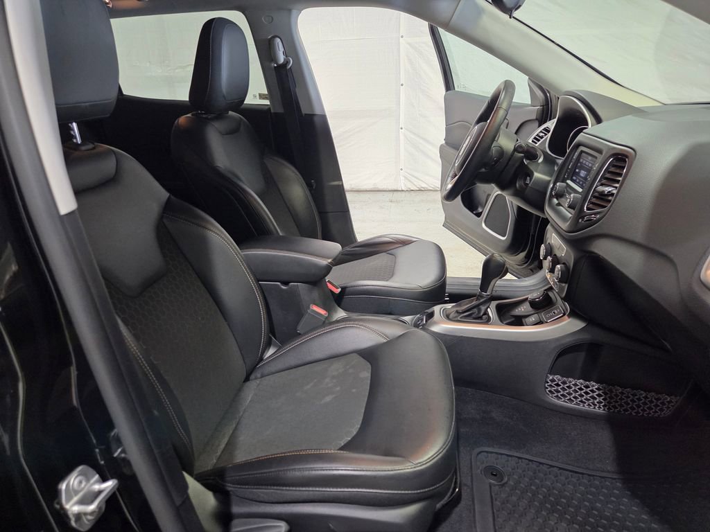 Used 2018 Jeep Compass Latitude w/ Cold Weather Group image 10