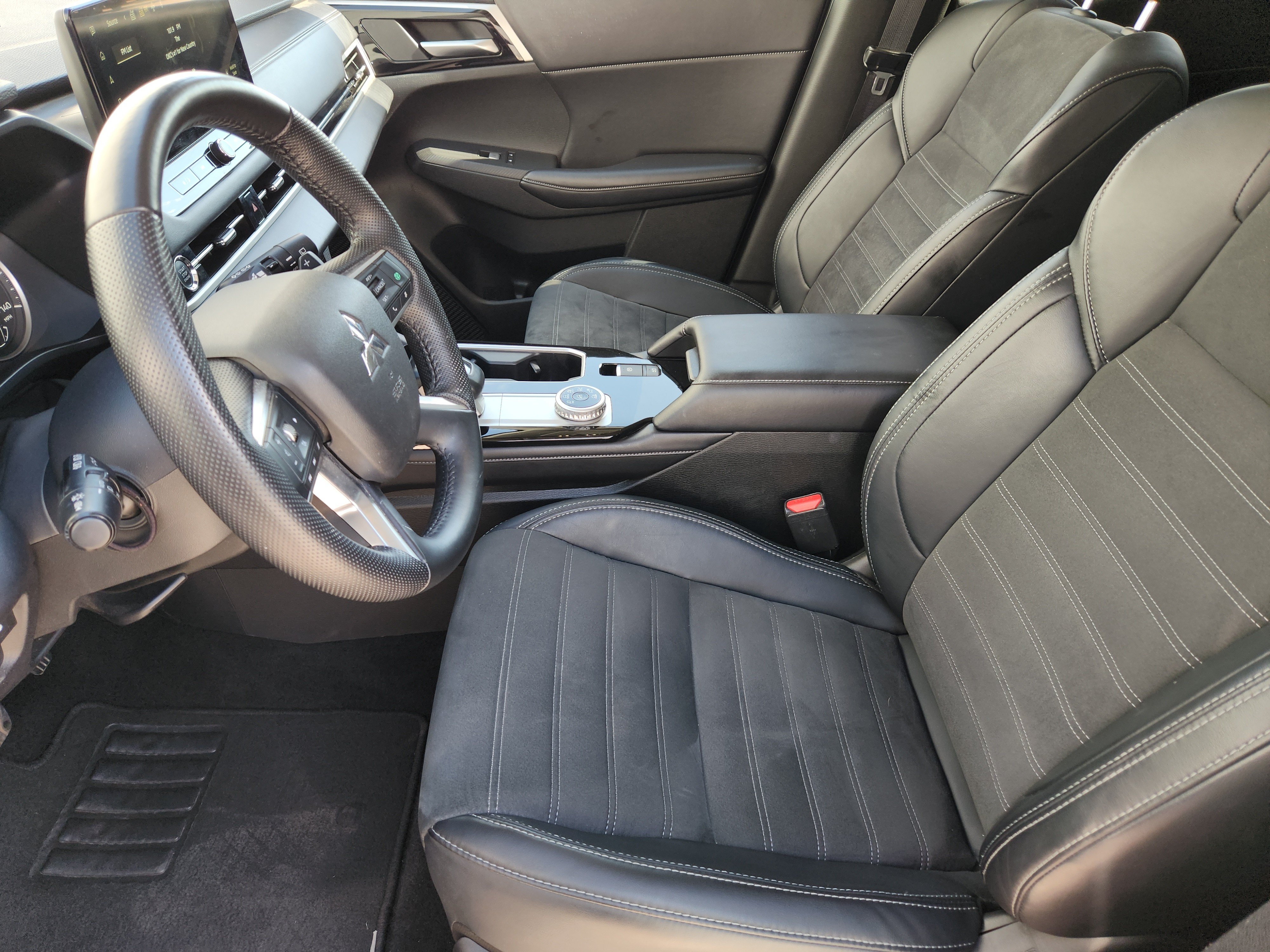 Used 2025 Mitsubishi Outlander SE AWD/4WD image 16