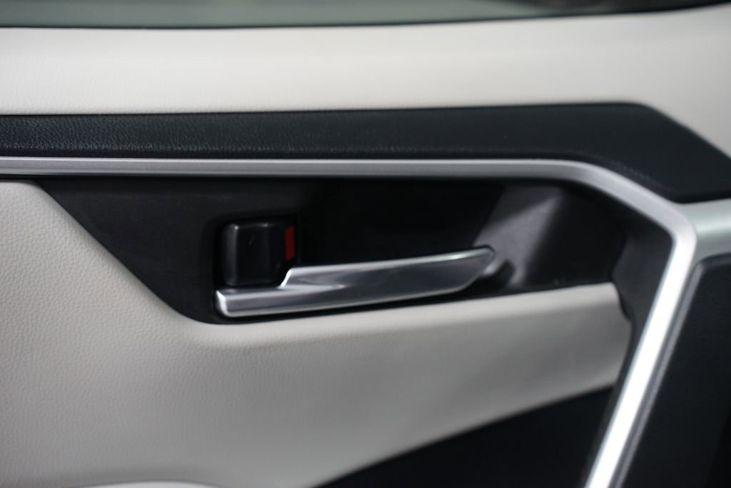 Certified 2022 Toyota RAV4 XLE w/ Convenience Package image 31