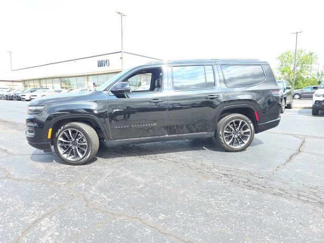 Used 2025 Jeep Grand Wagoneer Series III w/ Rear Seat Video Group 1 AWD/4WD image 4