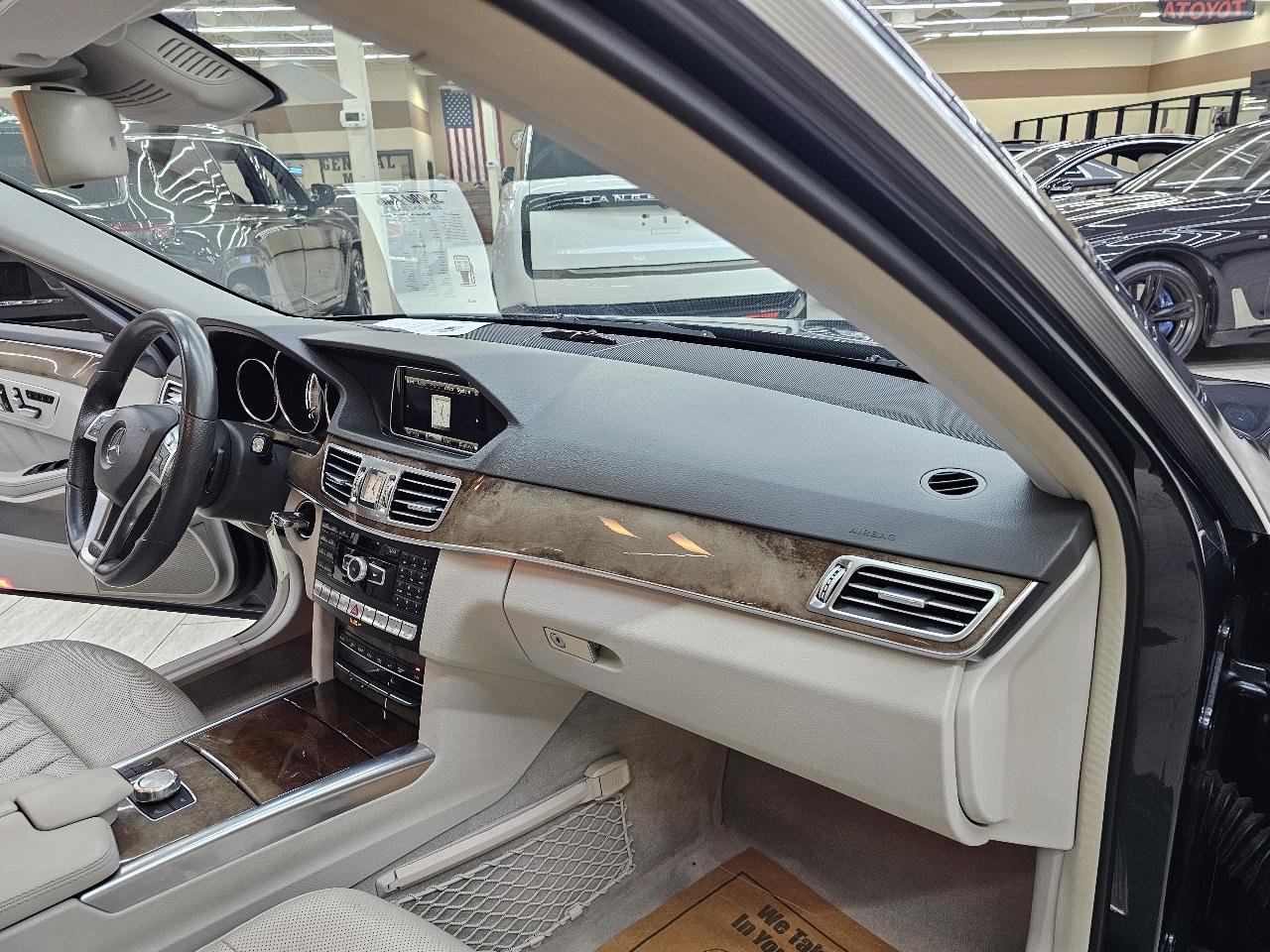 Used 2014 Mercedes-Benz E 550 4MATIC Sedan image 20