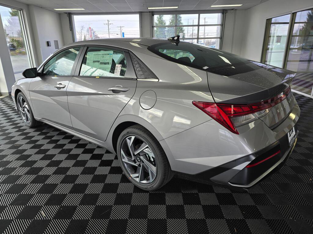 New 2026 Hyundai Elantra Limited image 7