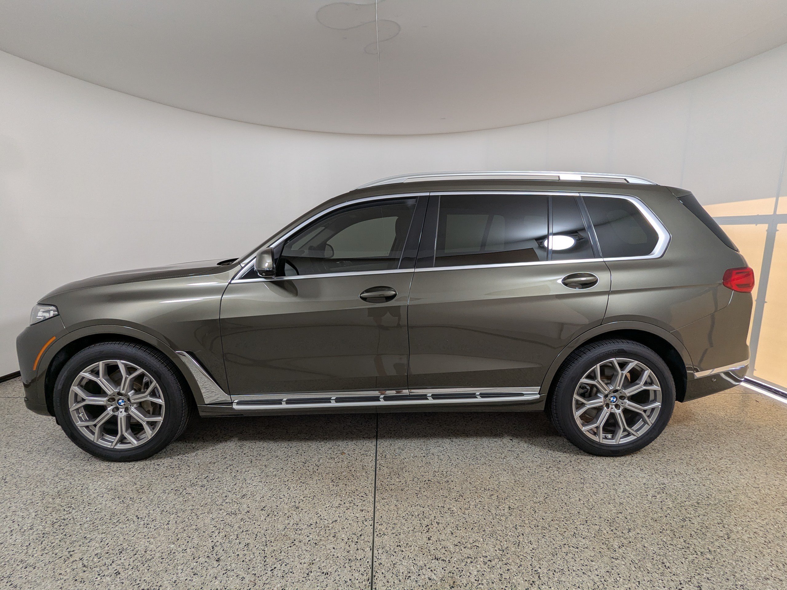 Used 2020 BMW X7 xDrive40i w/ Premium Package AWD/4WD image 4
