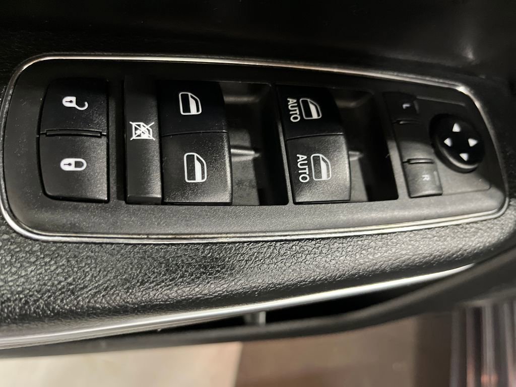 Used 2018 Chrysler 300 S w/ 300S Premium Group image 15