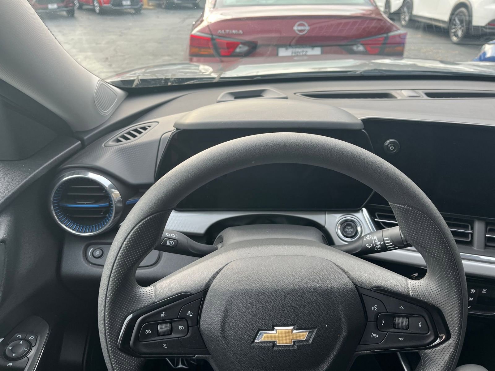 Used 2025 Chevrolet Trax LT image 28