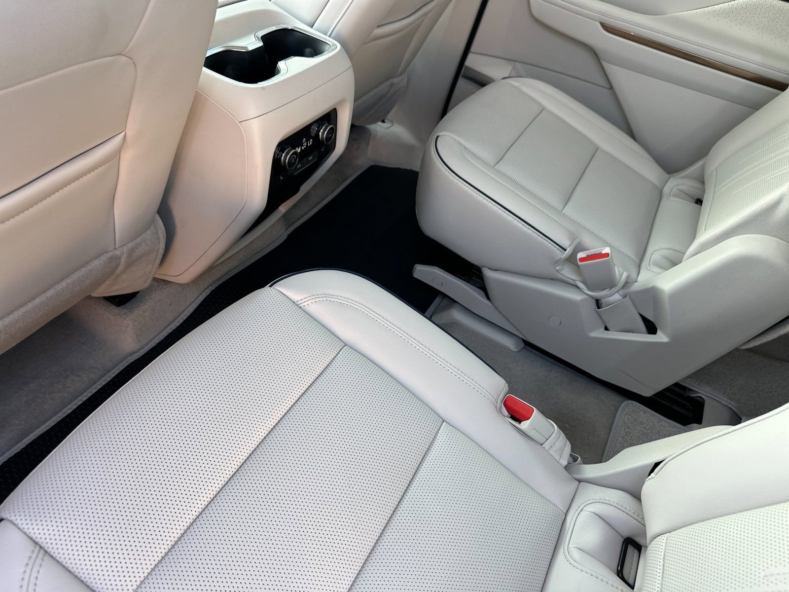 New 2026 Buick Enclave Avenir w/ Super Cruise Package AWD/4WD image 12