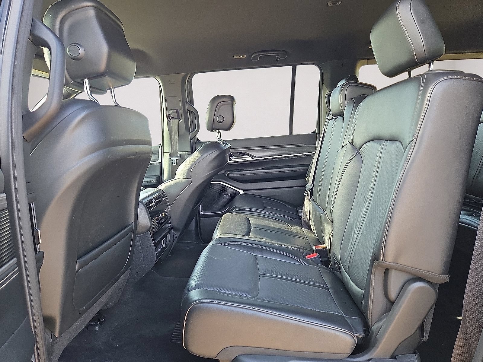 Used 2024 Jeep Wagoneer Series II w/ Flexible Seating Group RWD image 15