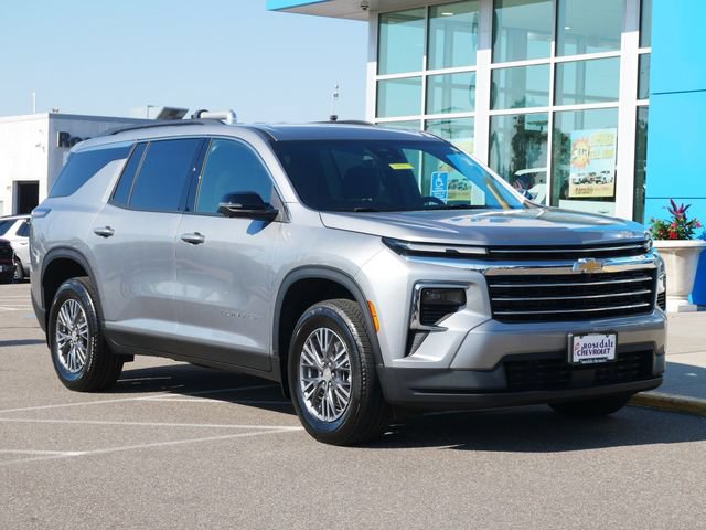 Used 2025 Chevrolet Traverse LT w/ Driver Confidence Package AWD/4WD image 23