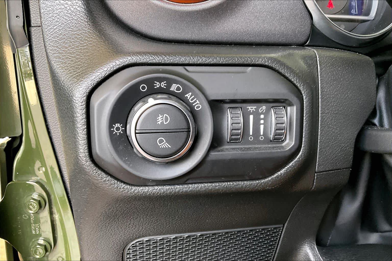 Used 2022 Jeep Gladiator Mojave w/ Cold Weather Group AWD/4WD image 34