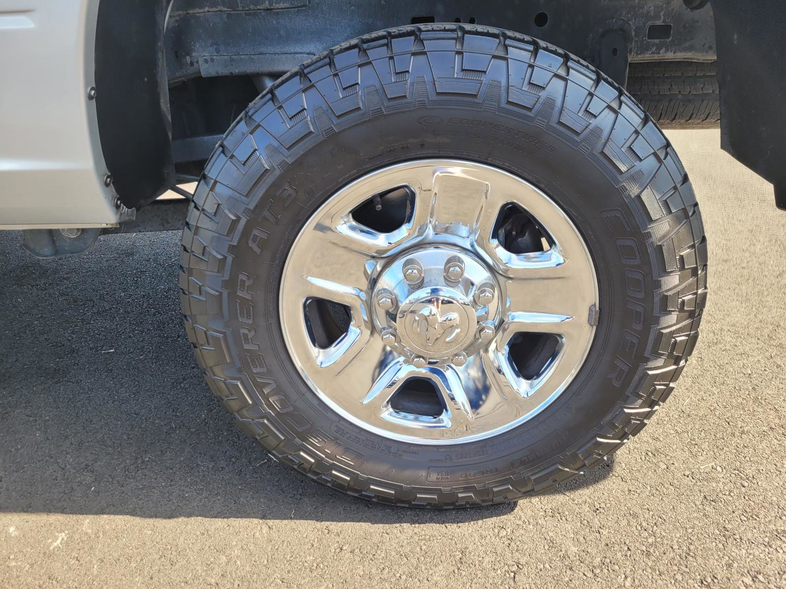 Used 2018 RAM 2500 Tradesman w/ Chrome Appearance Group image 9