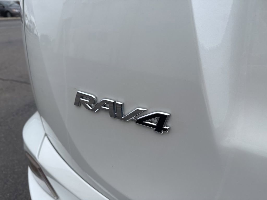 Used 2018 Toyota RAV4 Limited image 11
