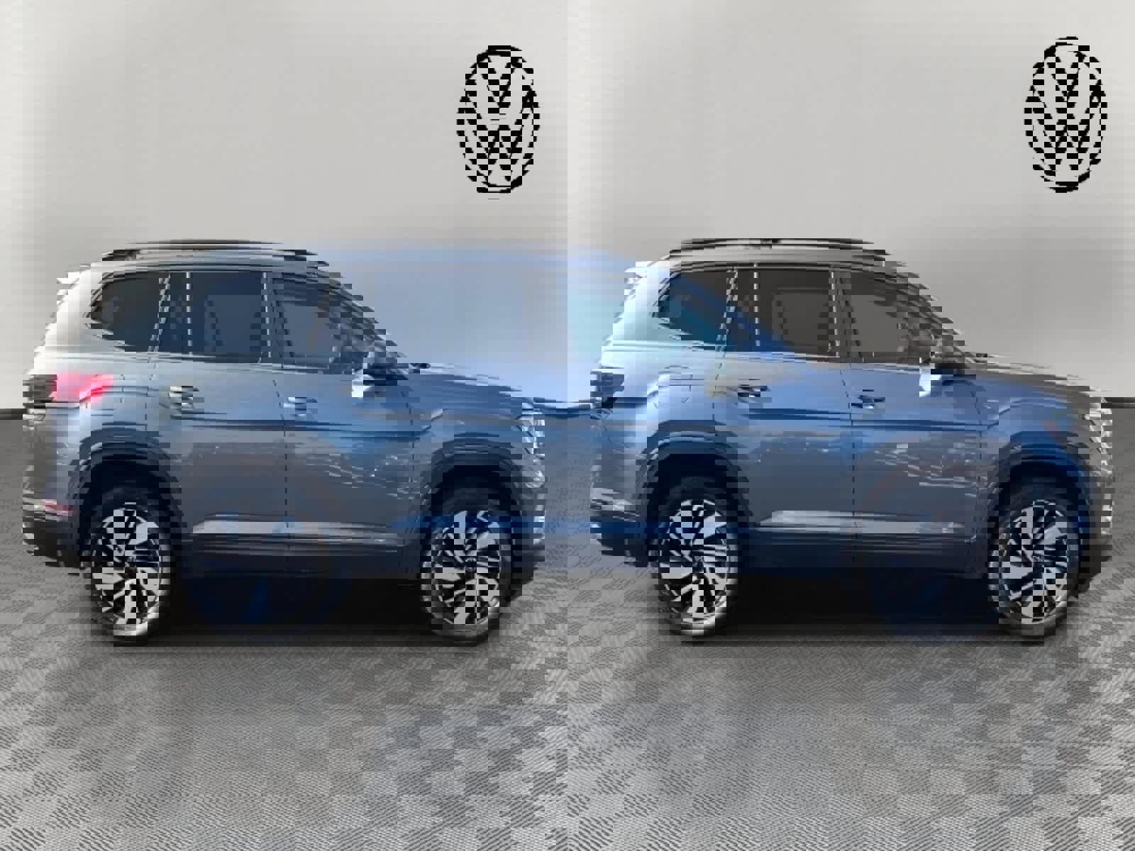 Used 2024 Volkswagen Atlas SE image 2