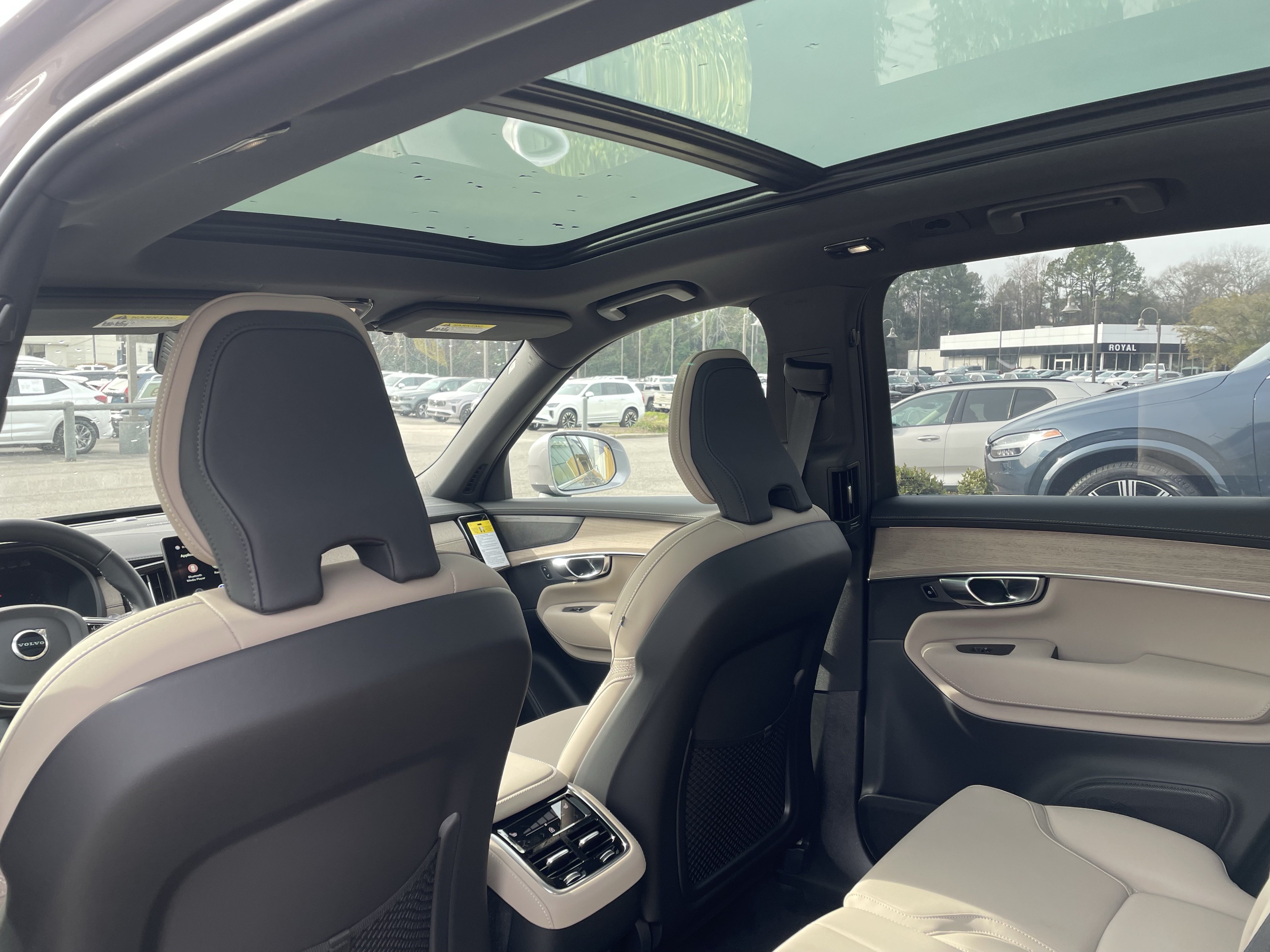 New 2026 Volvo XC90 B6 Plus w/ Protection Package Premier AWD/4WD image 13