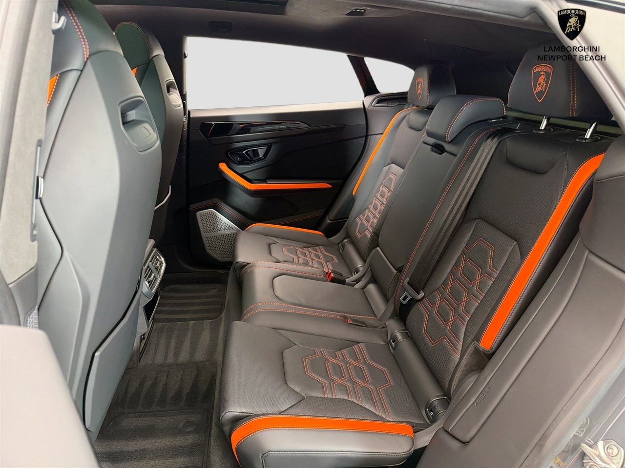 Used 2025 Lamborghini Urus SE AWD/4WD image 21