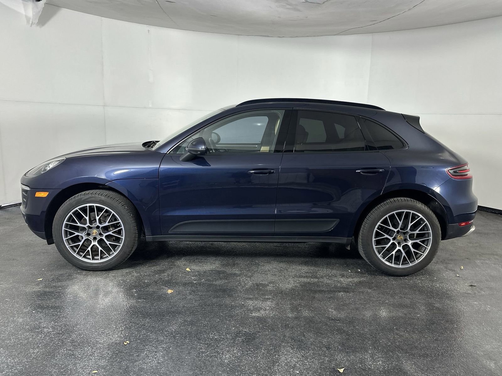 Used 2018 Porsche Macan AWD/4WD image 5