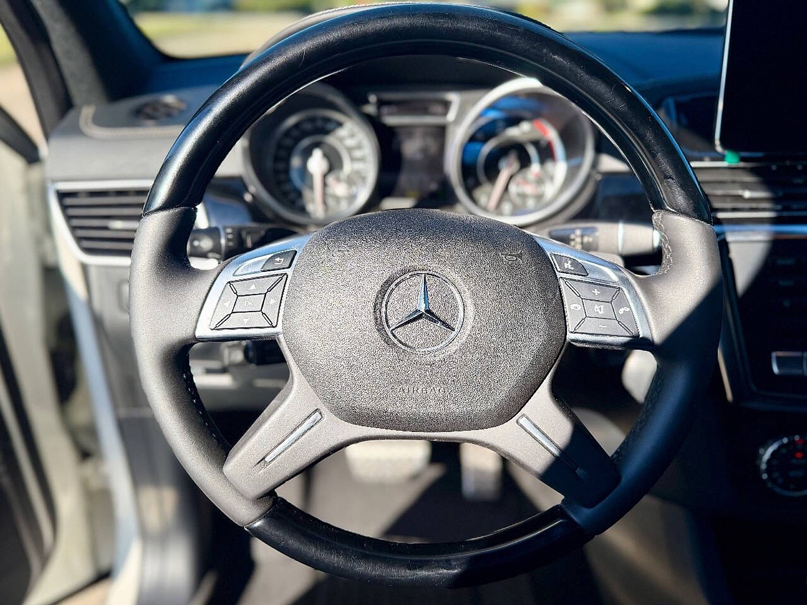 Used 2014 Mercedes-Benz GL 63 AMG 4MATIC image 35