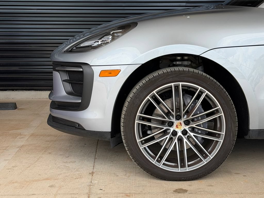 Certified 2026 Porsche Macan AWD/4WD image 7