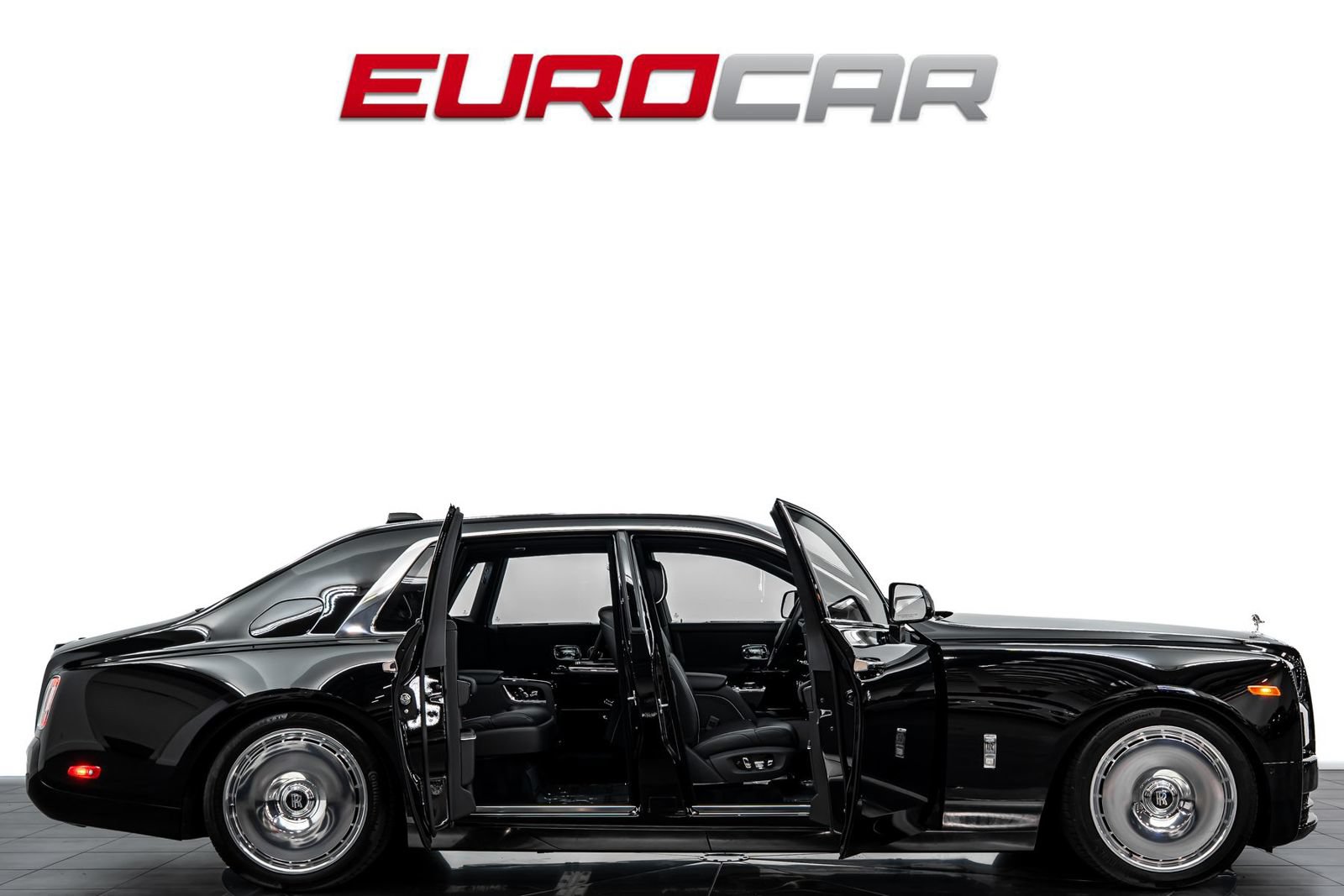 Used 2022 Rolls-Royce Phantom Sedan RWD image 8