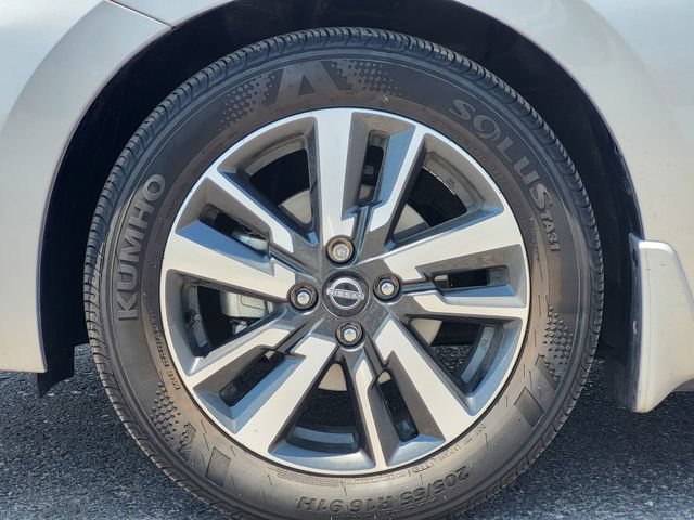 Certified 2025 Nissan Versa SV w/ Trunk Package FWD image 9